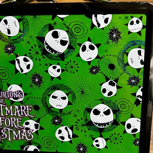 NECA • Tim Burton’s • Black/Green • The Nightmare Before Christmas • Lunch Box - Picture 6 of 12